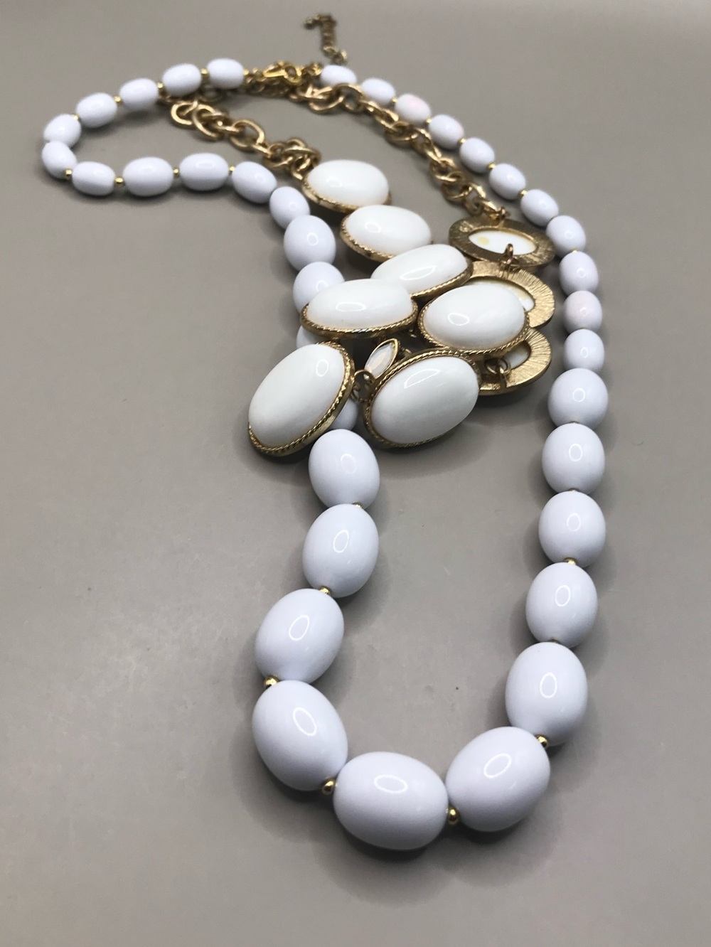 2 White and Gold-Tone Layering Statement Necklaces - Picture 5 of 7